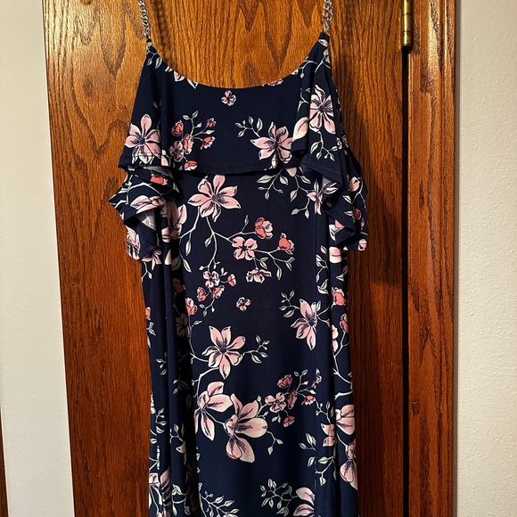 Cute Cold Shoulder Top - Picture 4 of 5